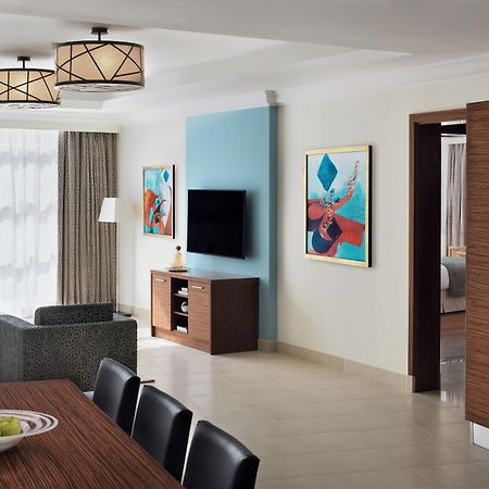 Marriott Executive Apartments อัลโคห์บาร์ ภายนอก รูปภาพ A typical suite at the Hilton London Heathrow