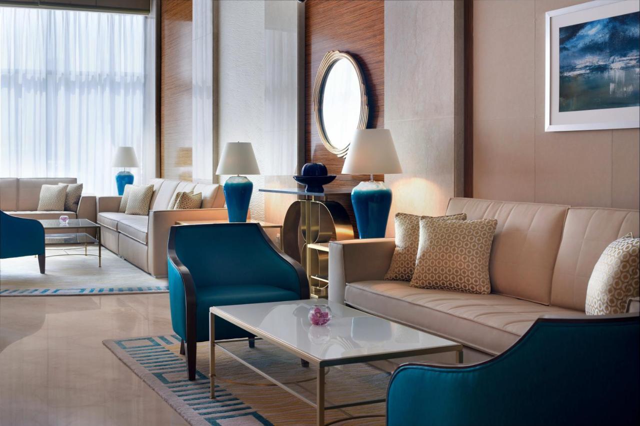 Marriott Executive Apartments อัลโคห์บาร์ ภายนอก รูปภาพ The lounge at the airport