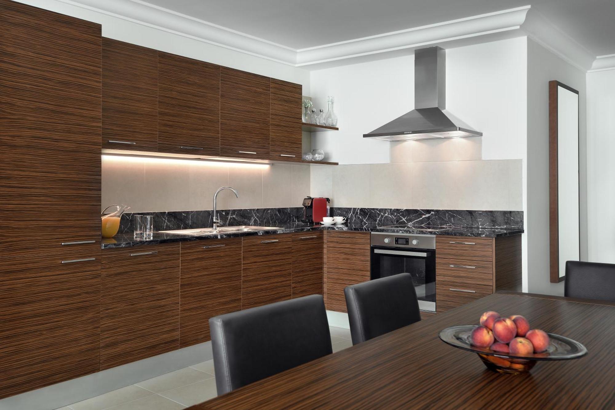 Marriott Executive Apartments อัลโคห์บาร์ ภายนอก รูปภาพ A modern kitchen